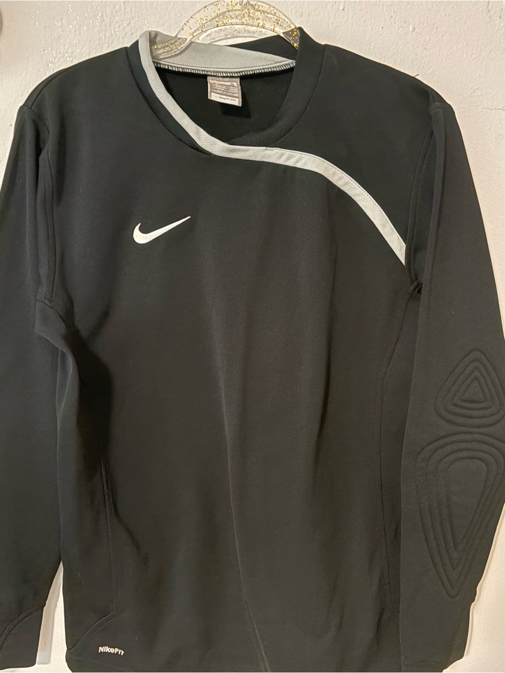 Nike Black Long-Sleeve Training Top with Gray Accent - Picture 3 of 6